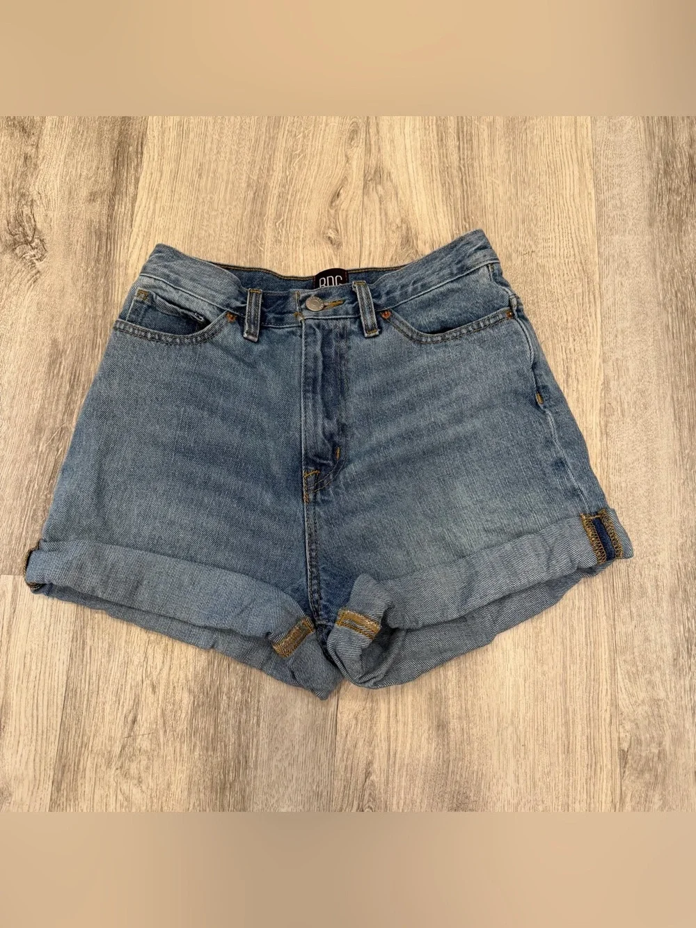 BDG Urban Outfitters High Rise Mom Denim Shorts Size 25 Light Wash Cuffed